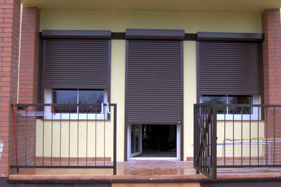 Как сделать рулонные шторы на окна в домашних условиях?