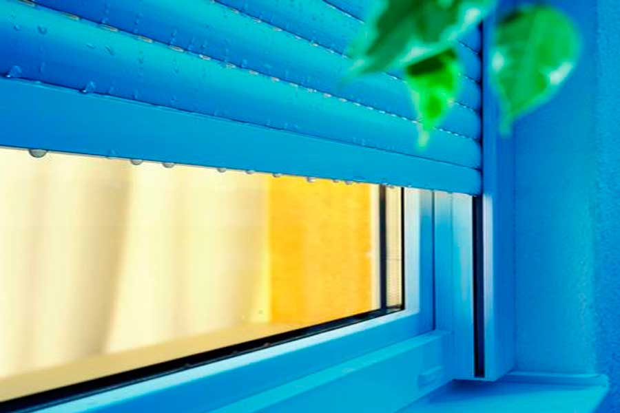 Ролета на окне — защита от осадков. Ролеты хорошо защищают от любых атмосферных осадков.  